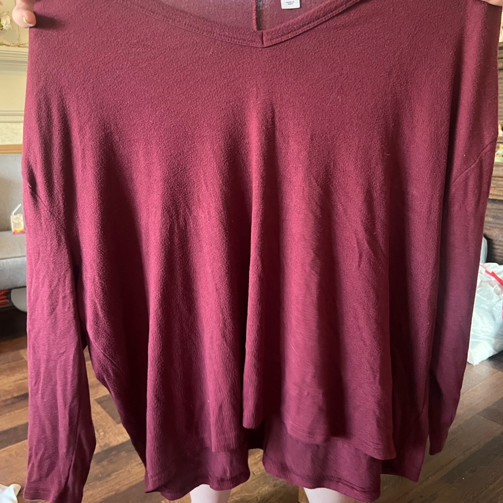 Old Navy Women's V-Neck Long Sleeve Top in Burgundy